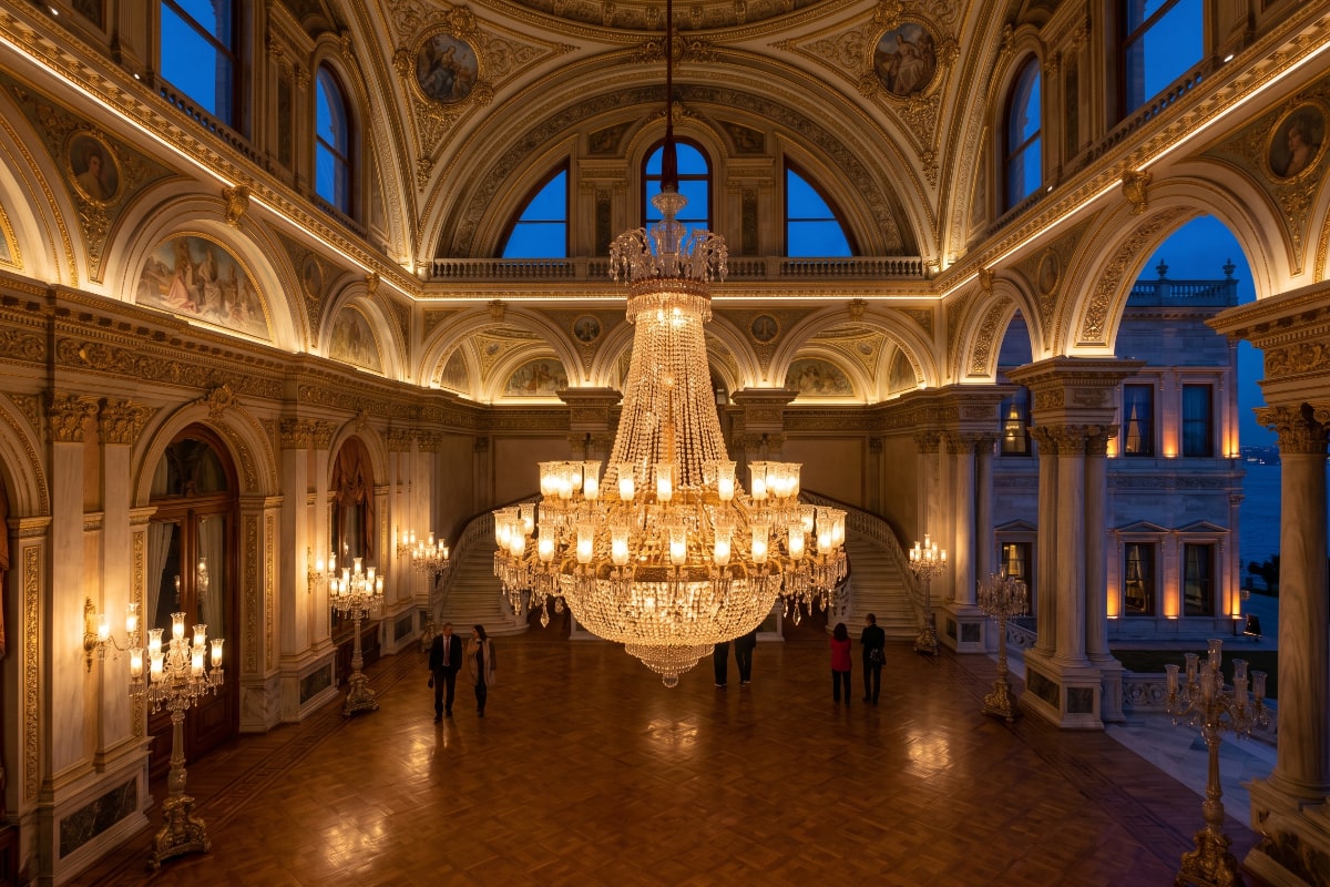 The Illuminated Palace: Lighting Innovations at Dolmabahçe